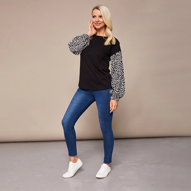 Gina Giraffe Print Top Black - Image 6